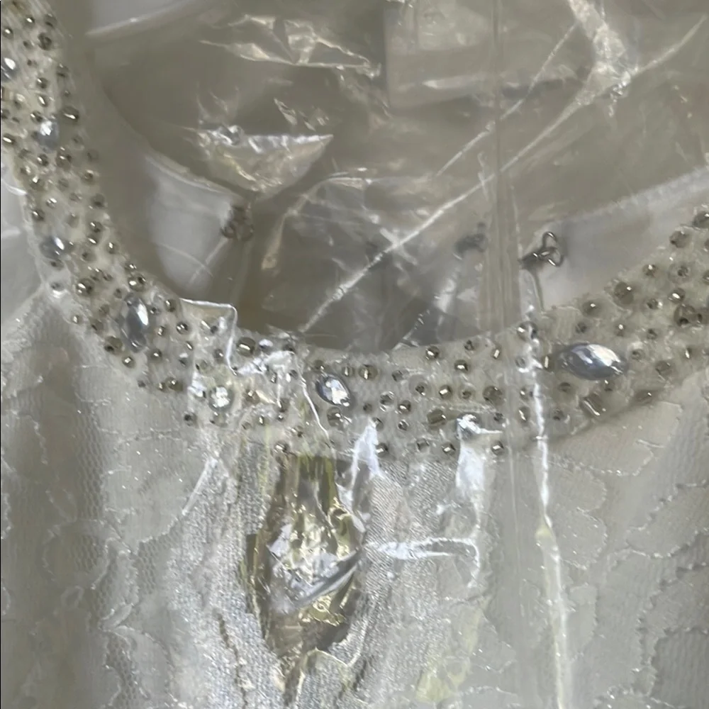 NWT David's Bridal White Lace Embellished Keyhole Sheath Halter Dress wedding - Picture 11 of 11